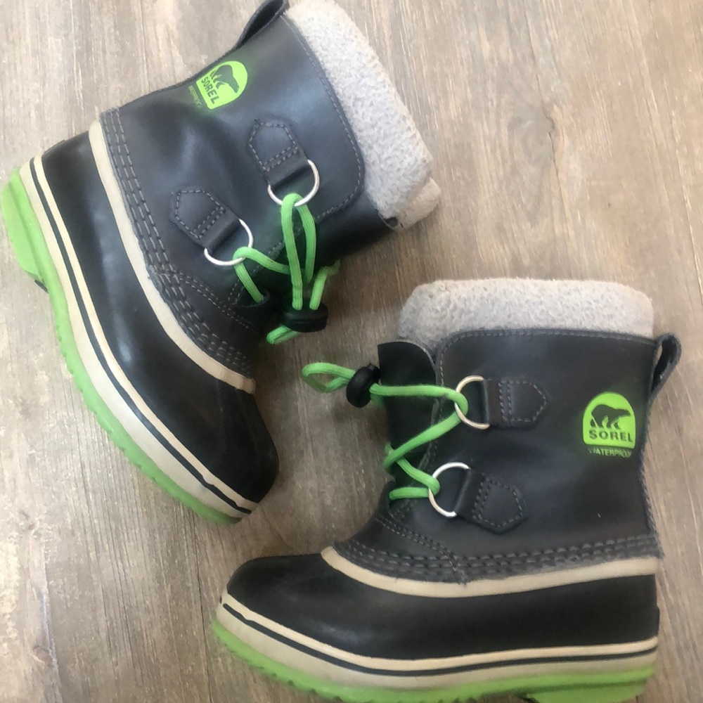 Sorel Boys Yoot Pak Snow Boots, size 11